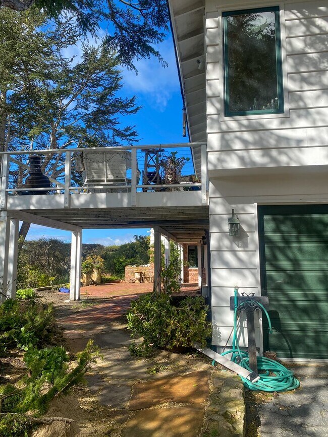 Foto del edificio - Studio with Carmel Hill Views - Available ...