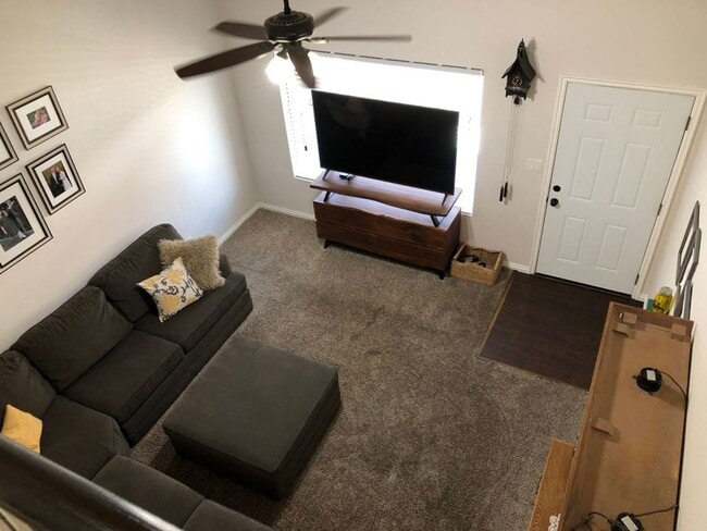 Building Photo - Beautiful Downtown Home!