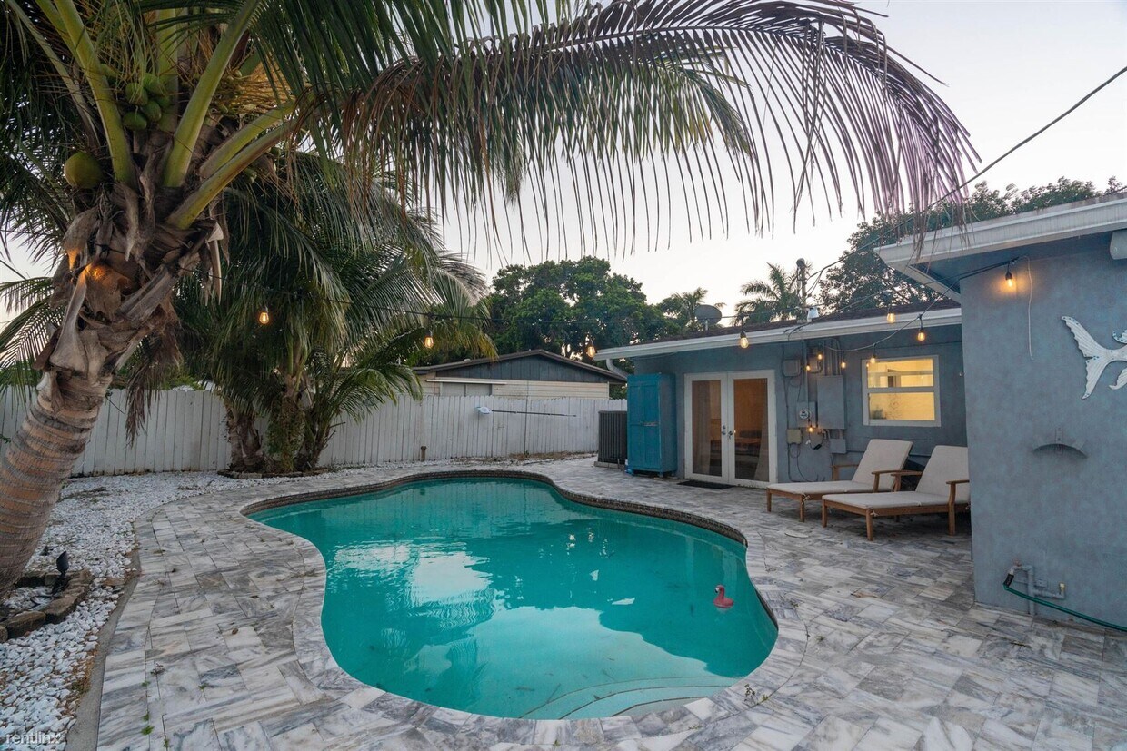 3 br, 2 bath House 940 NE 10th Terrace House Rental in Pompano