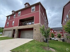Building Photo - 2826 W Blackstone Crossing