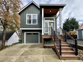 Building Photo - 254 N 1st St