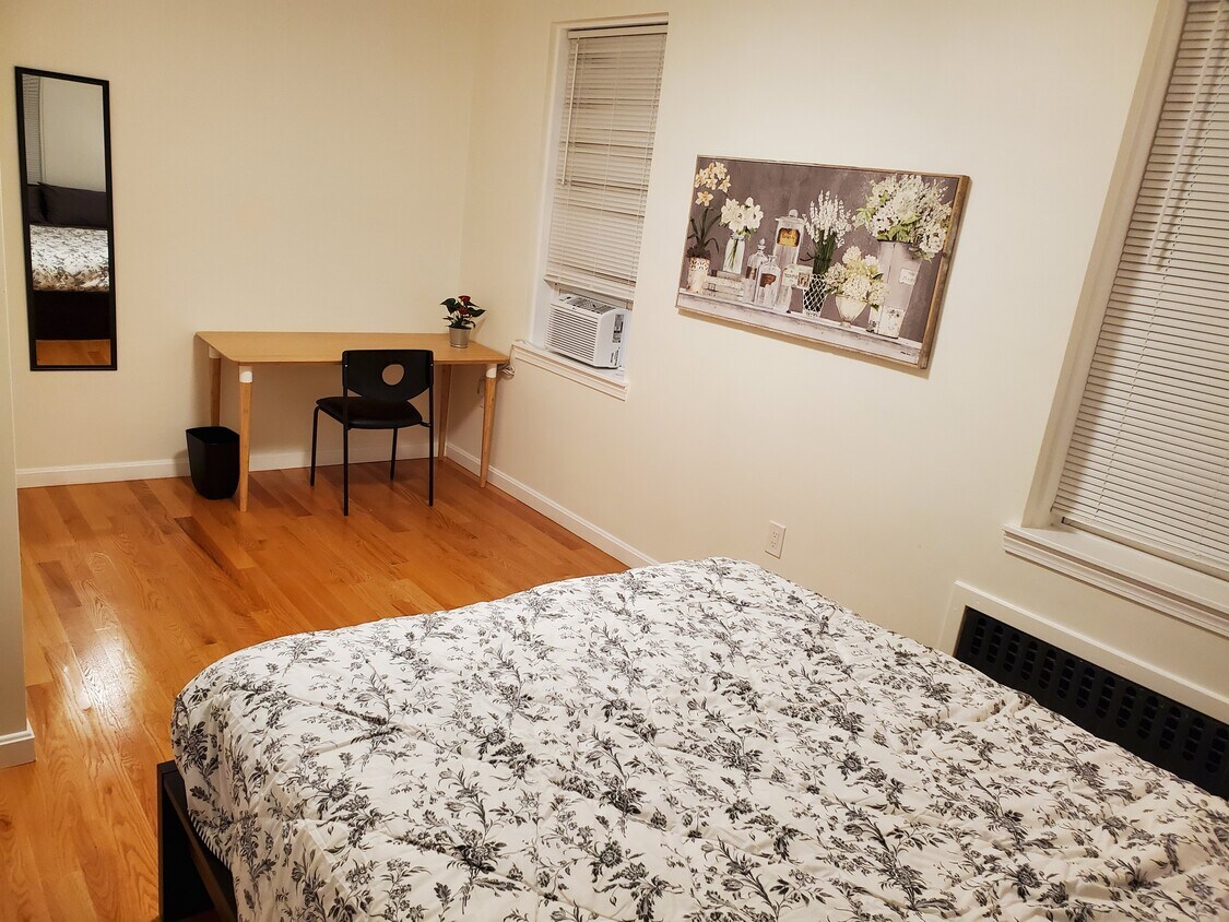 Studio Bedroom - 1716 Cambridge St