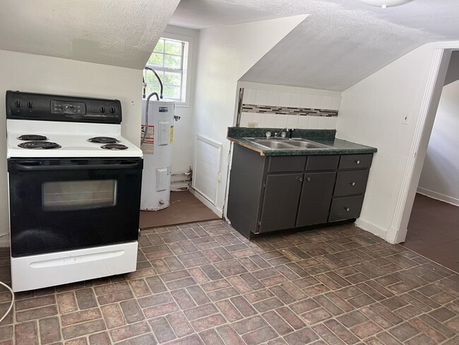 Building Photo - 2006 Grace St