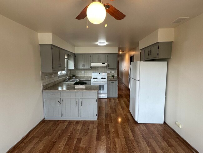 Foto del edificio - 6857 N Overhill Ave