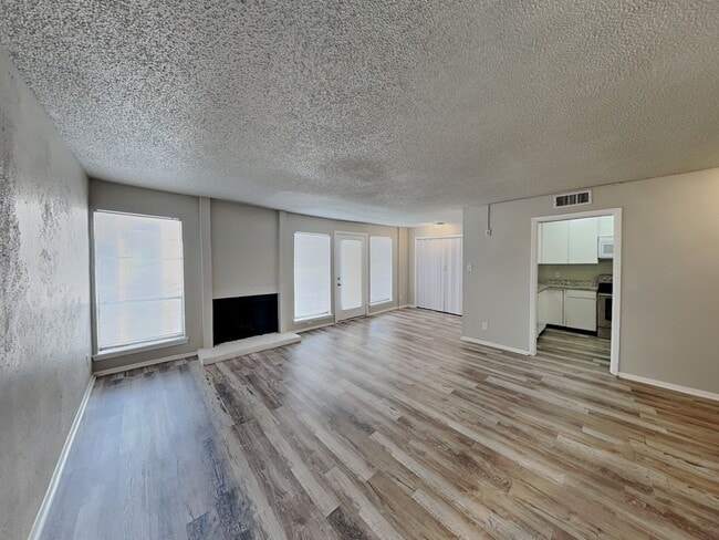 Building Photo - Stylish Upstairs Condo with Fireplace, Private Balcony & Gated Community Perks ***MOVE IN SPECIAL***