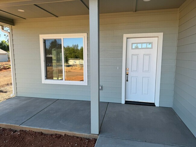 Building Photo - Brand New, Great Two Bedroom Home on The R...