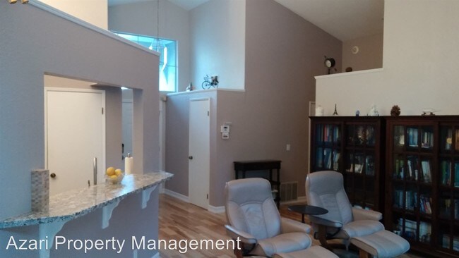 Building Photo - 725 Barton Way