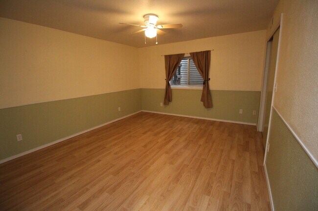 Foto del edificio - 6724 Lost Springs Dr