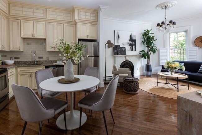 Foto del edificio - 8000 E Brookline St