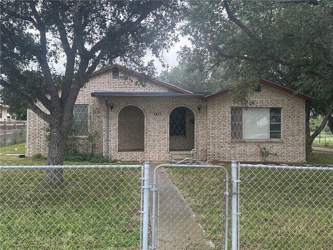Foto del edificio - 1401 E Henrietta Ave