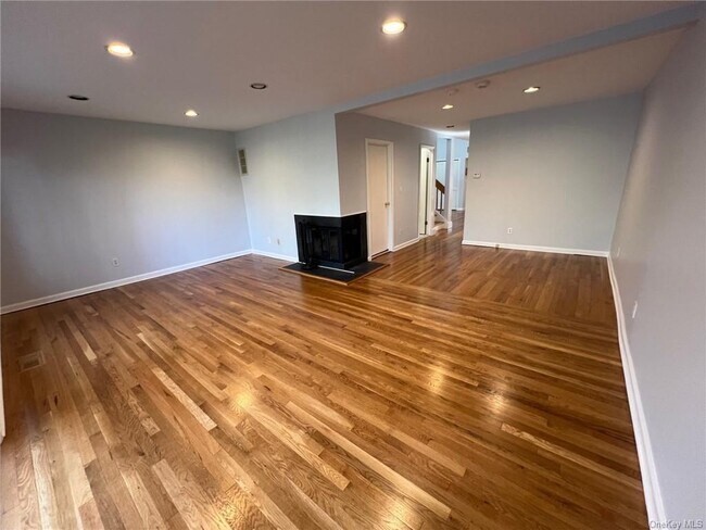 Building Photo - 2026 Palmer Ave