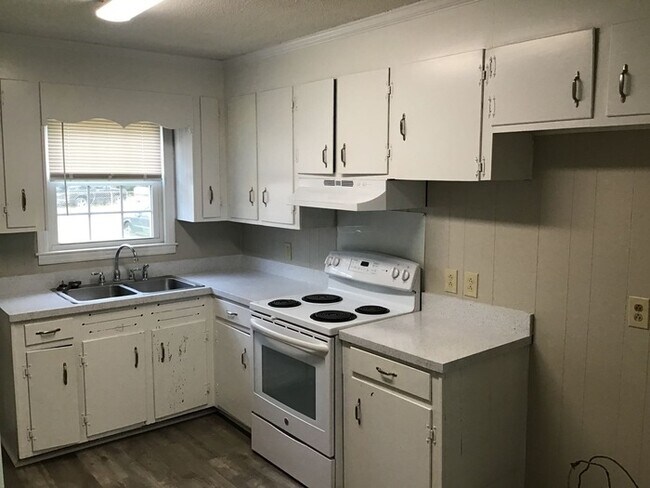 Building Photo - 520 Atterbury Dr