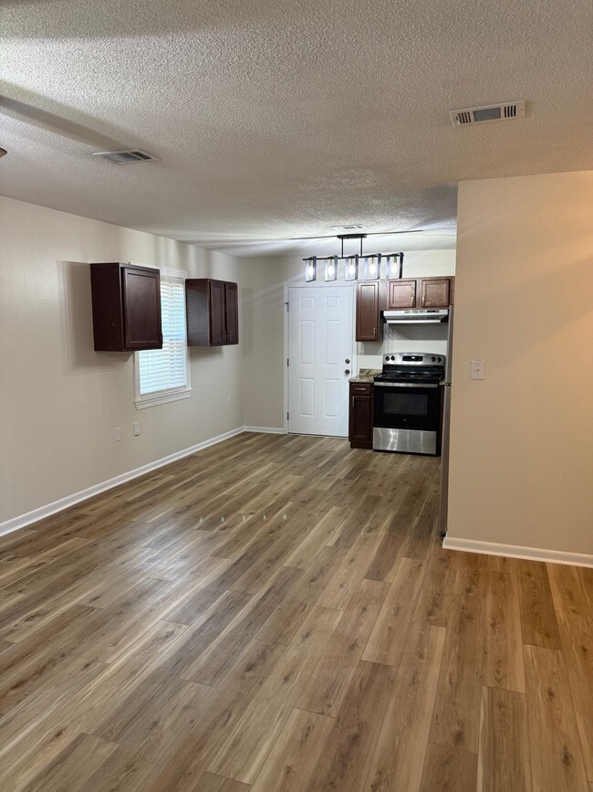 Foto del edificio - 706 Shady Ln Dr