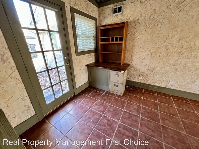 Building Photo - 3 br, 2.5 bath House - 3422 Fresno Street