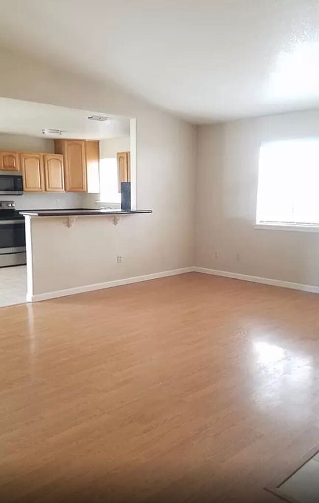 Building Photo - 5327 Hillsdale Blvd