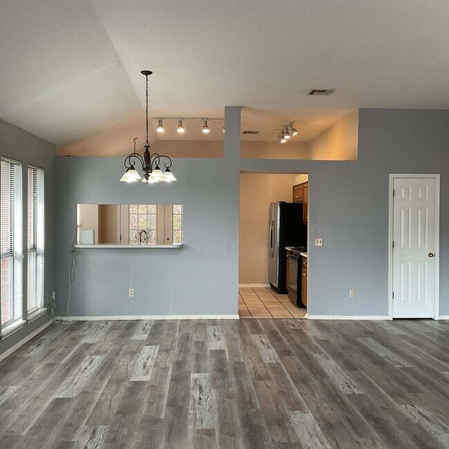 Building Photo - Welcome home!