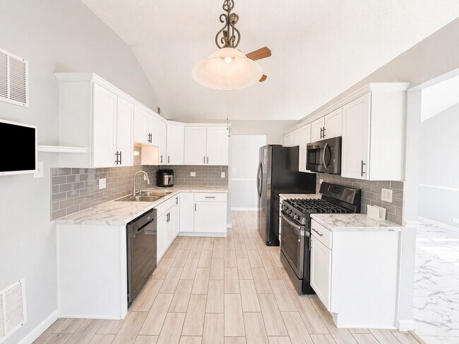 Foto del edificio - 828 Huron Ct