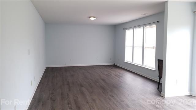 Foto del edificio - 11141 Carver Pond Rd