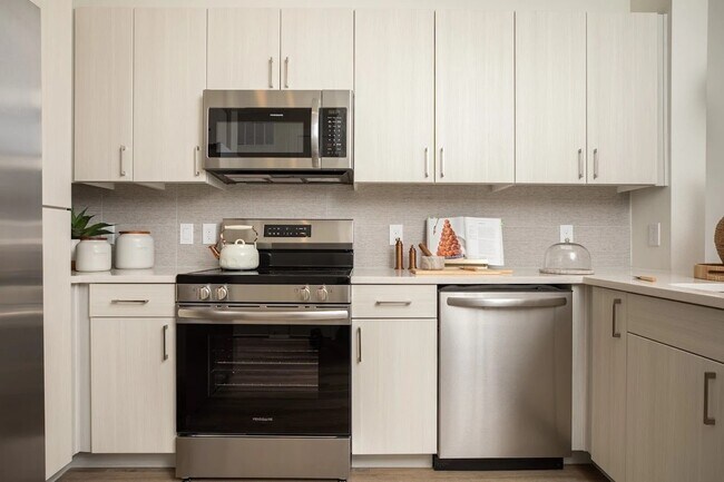 Building Photo - 1690 North Loop