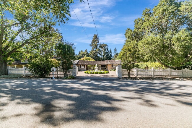 Building Photo - 25567 Willow Pond Ln