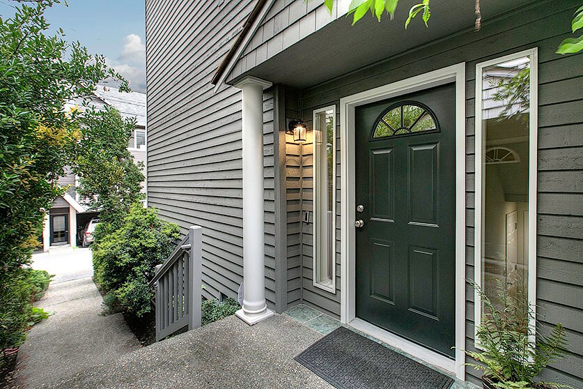 Entry - 1426 18th Ave