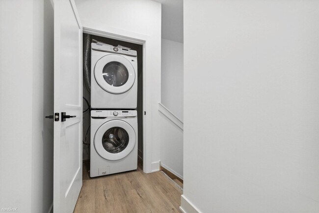 Foto del edificio - 4 br, 3 bath Triplex - 1834 N 18th St Unit 2
