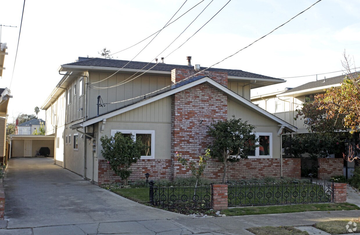 Building Photo - 1437 Morton St