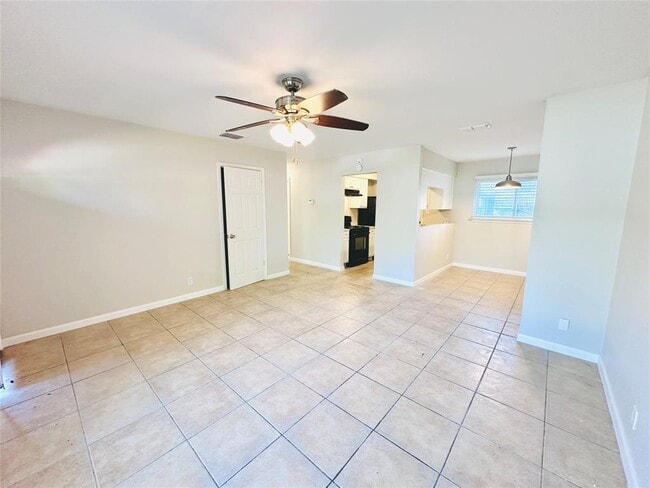 Foto del edificio - 4748 Suburban Dr