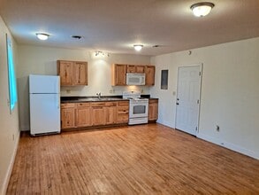 Building Photo - 103 E 5th St