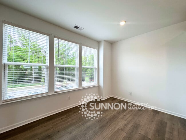 Foto del edificio - Brand New 3BR 2 Full & 2 Half BA Townhome ...