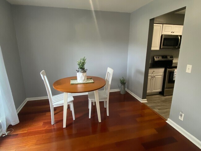 Foto del edificio - 408 Summit Ridge Pl