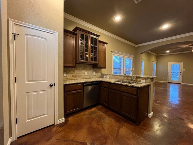 Building Photo - 3 Bedroom Single Family Home