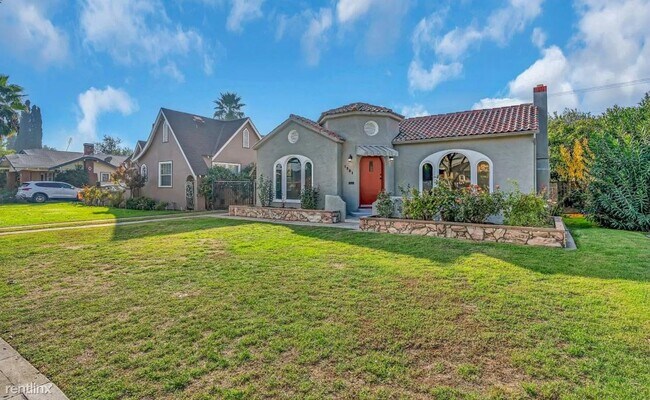 Building Photo - 3 br, 1.5 bath House - 1581 N Safford Ave
