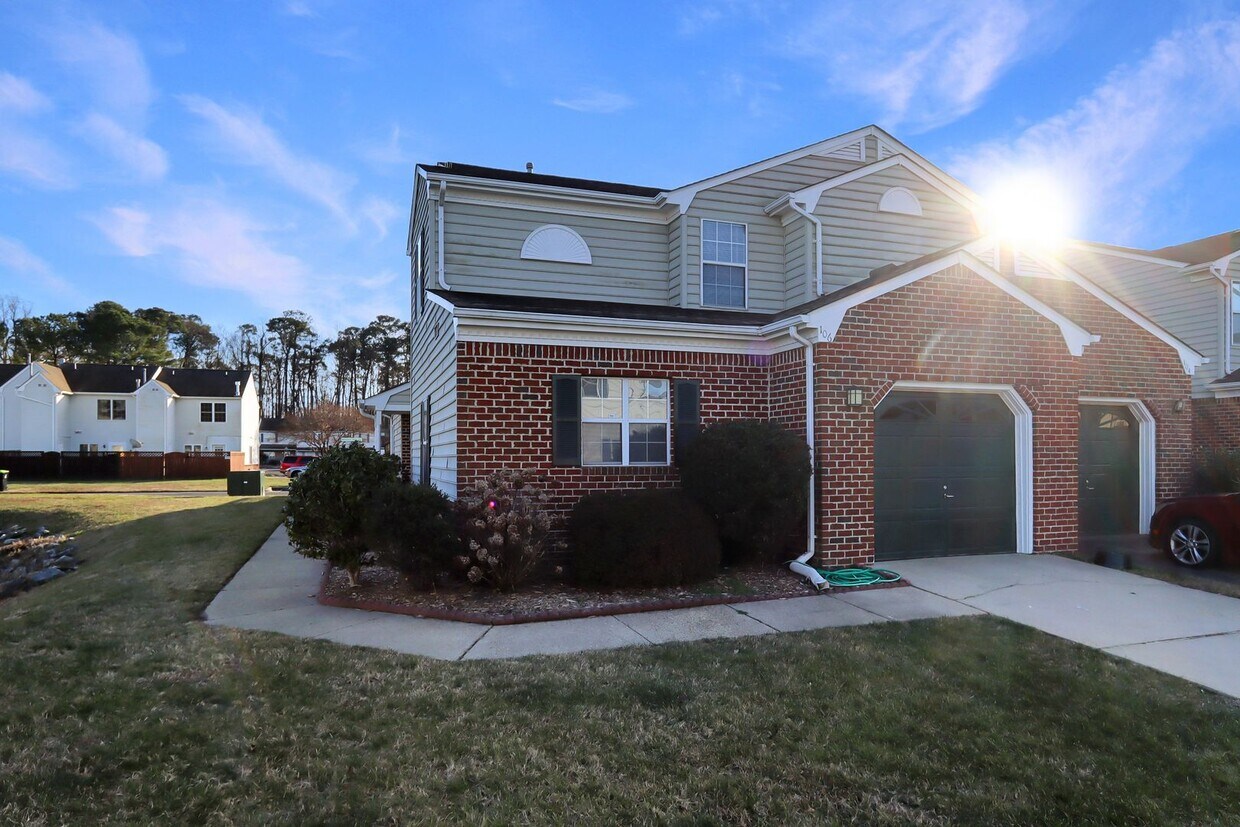 Primary Photo - 106 Linden Ct