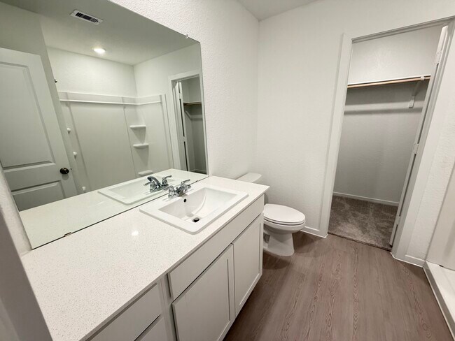 Building Photo - 12035 Noble Wood Vlg Dr