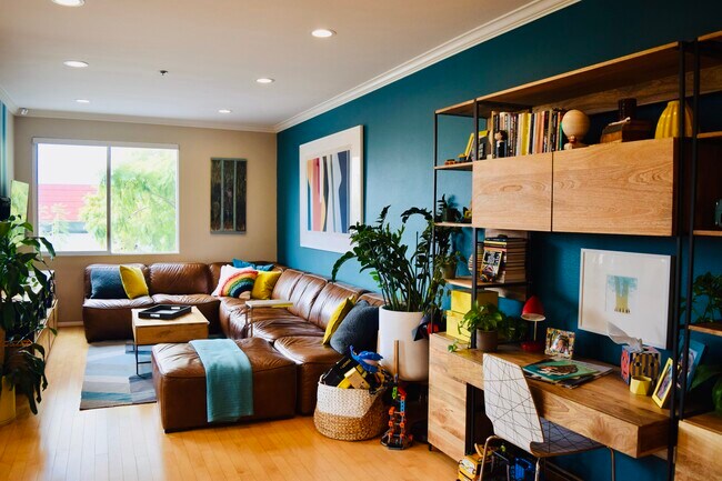 Building Photo - 1643 Sixth Ave