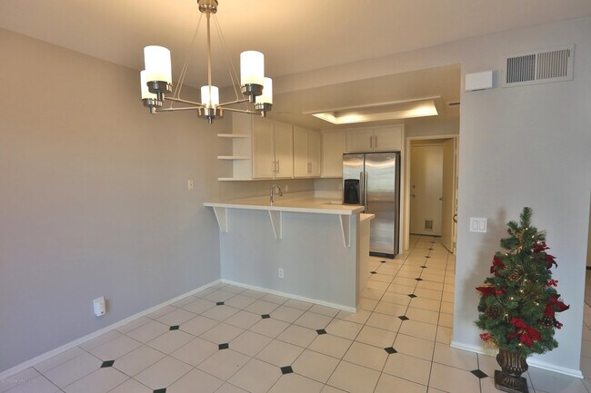 Building Photo - 372 Deerfield Ave