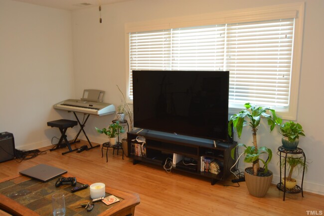 Foto del edificio - 605 N Greensboro St