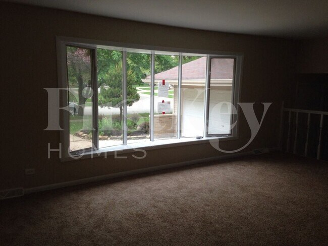 Foto del edificio - 817 Rose Ln