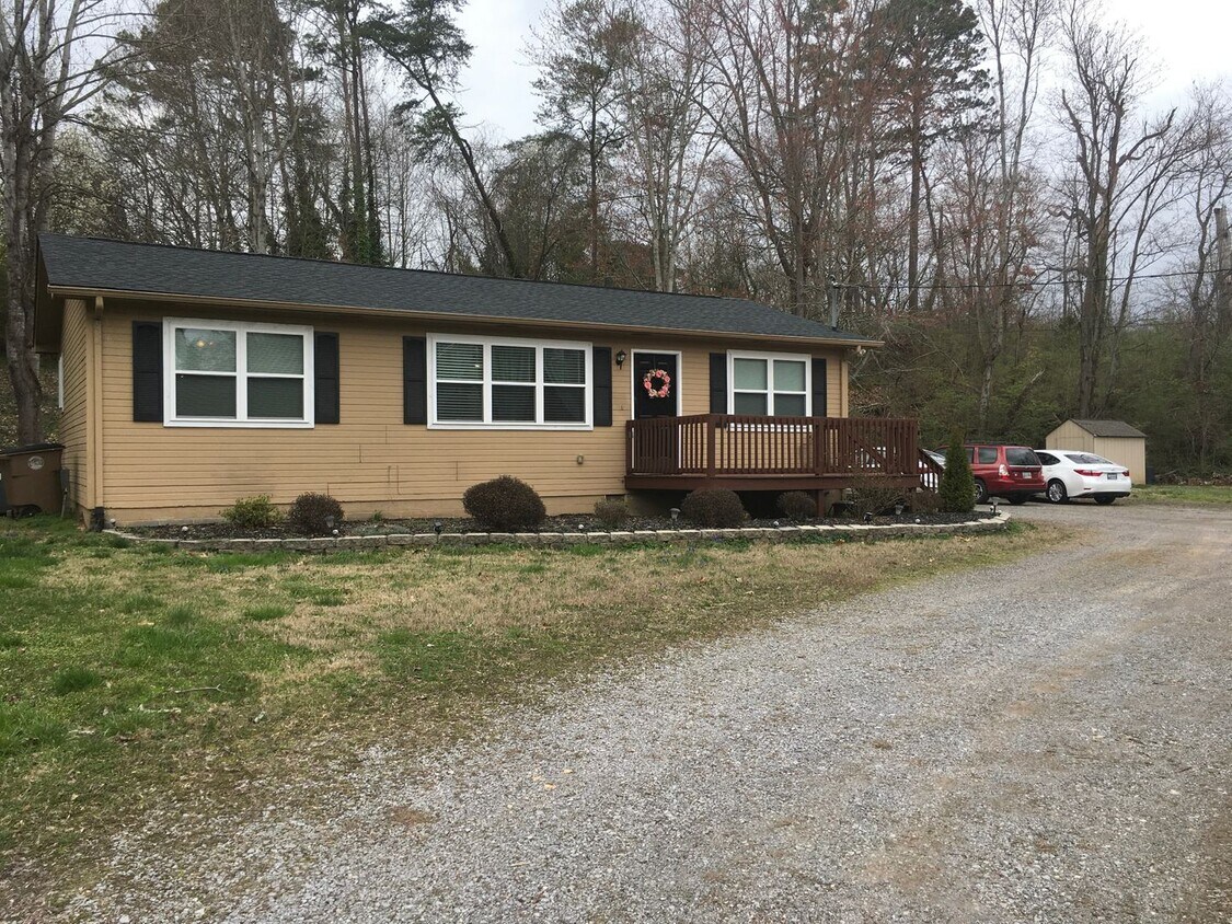 Primary Photo - Charming 2 Bedroom/2 Bath House!