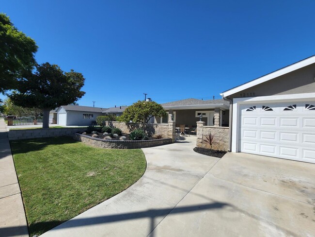 Building Photo - Beautiful 3 Bedroom 2 Bath Home,