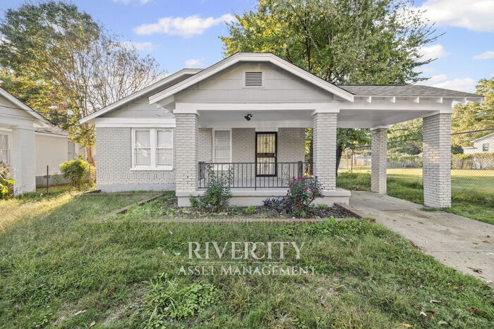 Foto principal - Beautifully Renovated 3-Bedroom Home in Me...