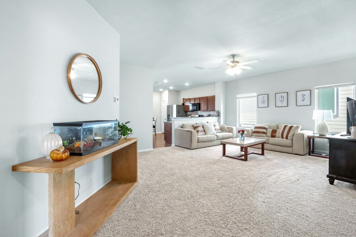 Photo - 8903 Grey Elm