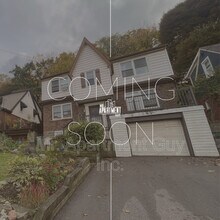 Building Photo - 16 Kingsway Dr