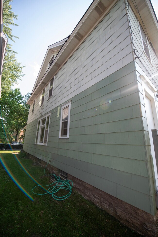 Foto del edificio - 1869 Carroll Ave