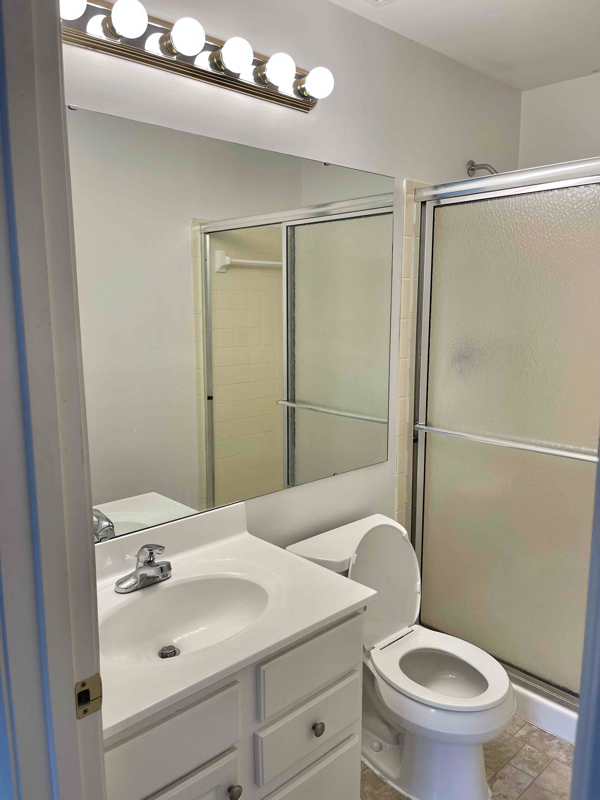 Building Photo - 301 Skyview Ct