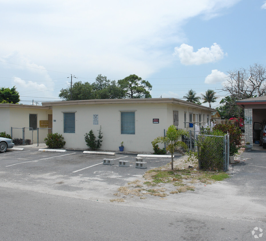 Building Photo - 701-703 NW 15th Ter