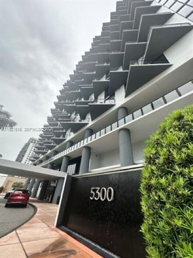 Photo - 5300 NW 85th Ave #409, Doral, FL 33166