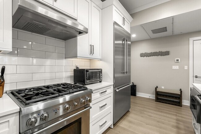 Foto del edificio - 353 Summer St