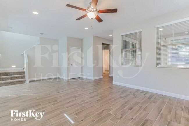 Building Photo - 257 N Sunrise